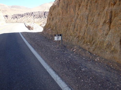 Ruta N&uacute;mero 52, 17 k distance marker.